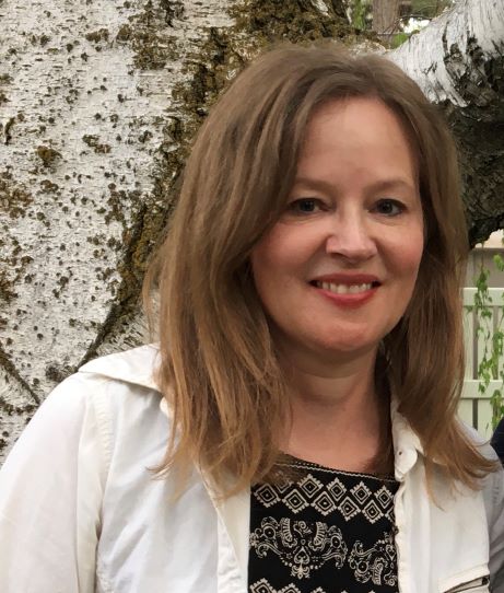 Headshot of Christine Deal